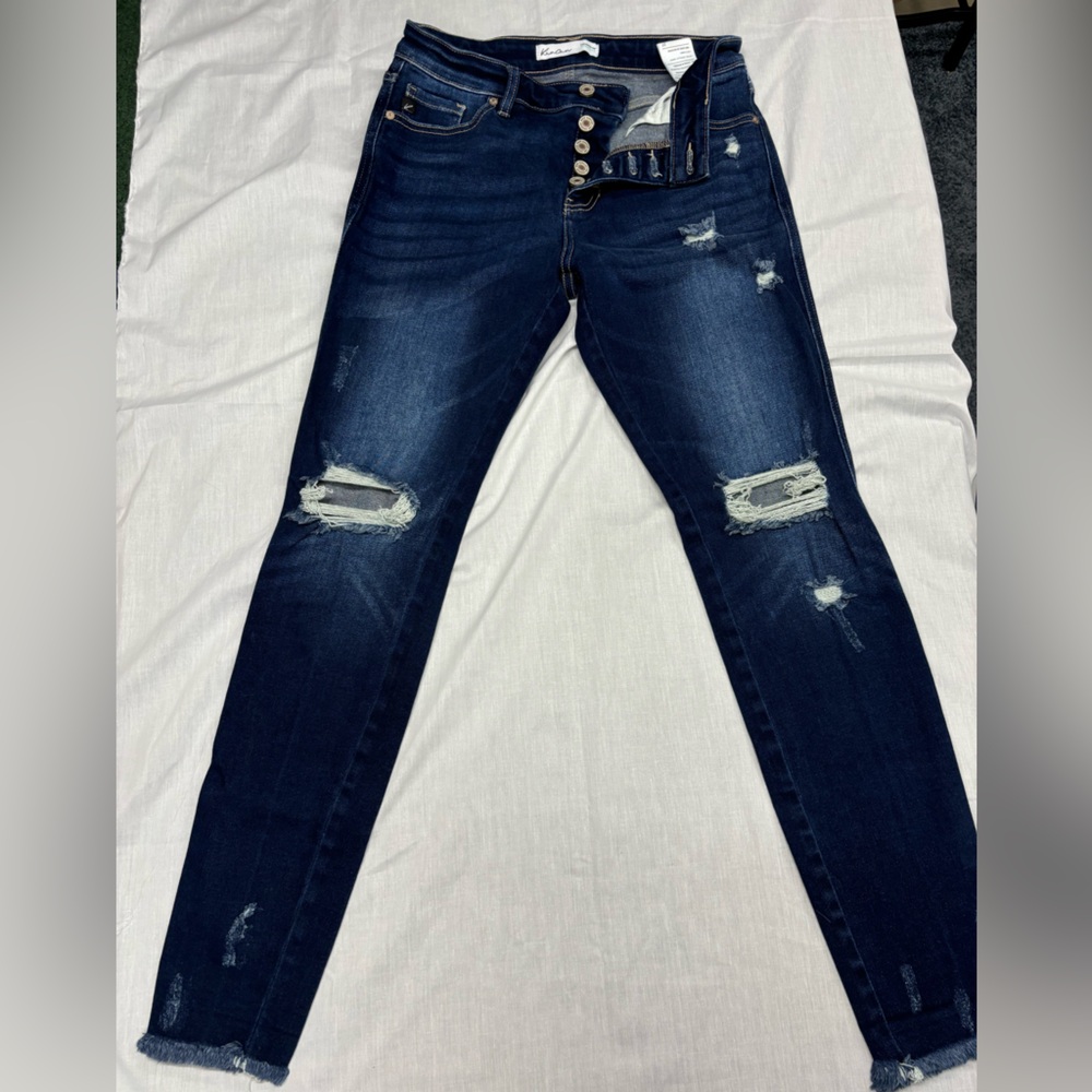 KanCan women’s skinny jeans. Size 27